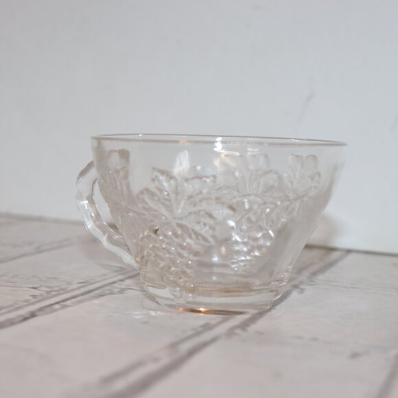 🍇 Vintage Glass Grape Cup · 2.5" Tall - Picture 4 of 5